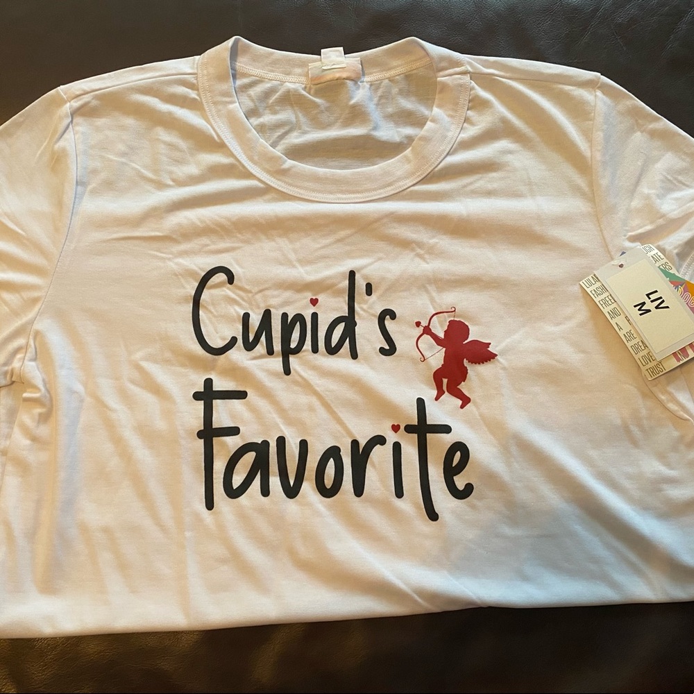 Medium LuLaRoe Liv Tee NWT